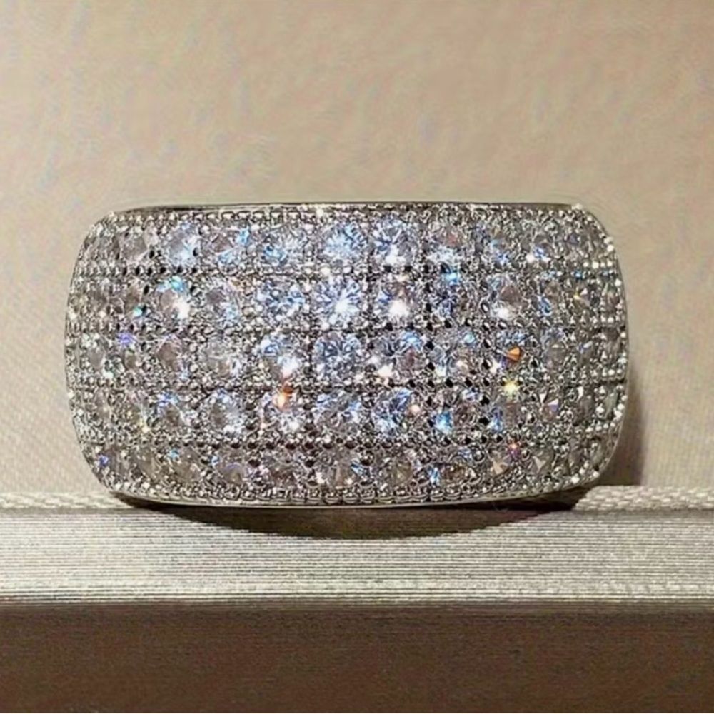 💕 Elegant Silver Band with rows of Swarovski Crystals Women's Ring 💕 - Picture 6 of 9